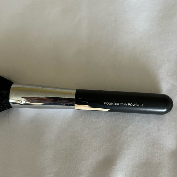 Chanel foundation/powder brush EUC - Picture 3 of 5